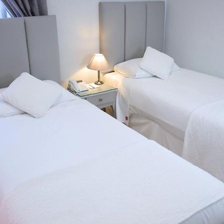 Centennial Hotel Cambridge  Bagian luar foto
