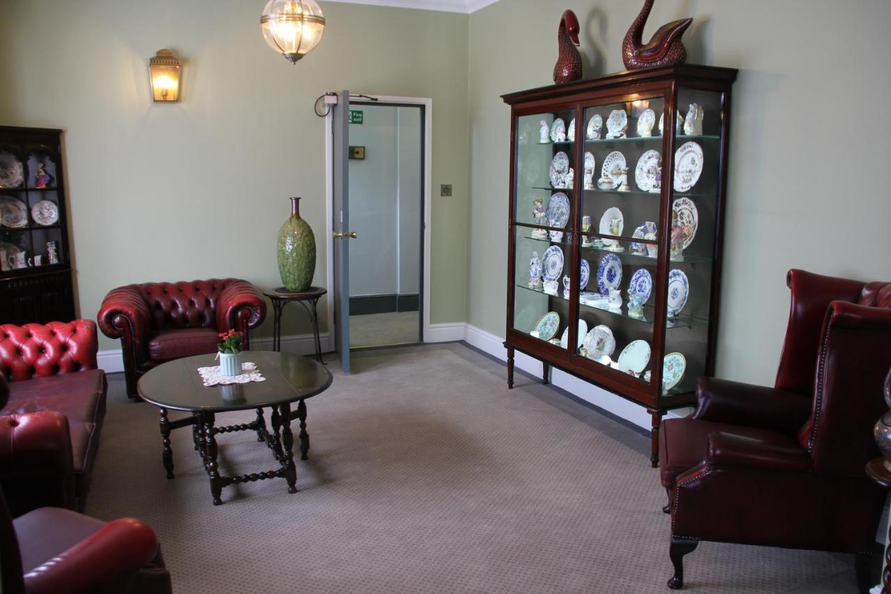 Centennial Hotel Cambridge  Bagian luar foto