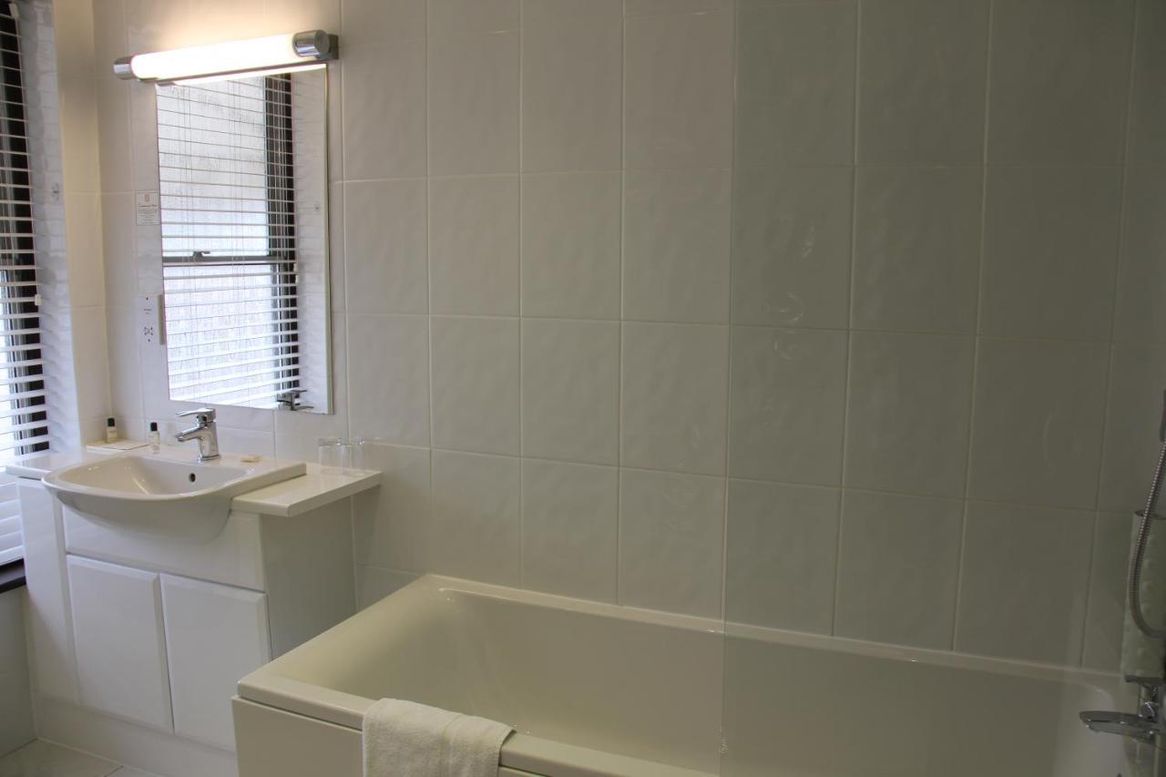 Centennial Hotel Cambridge  Bagian luar foto