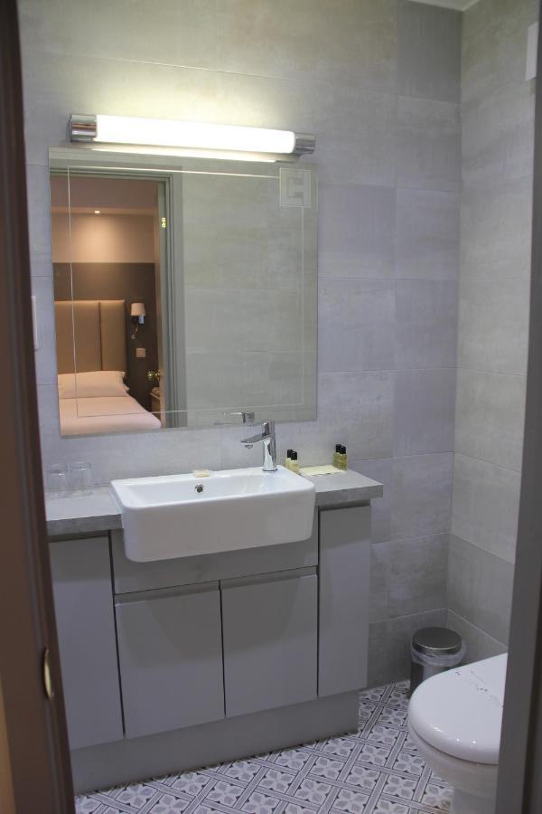 Centennial Hotel Cambridge  Bagian luar foto