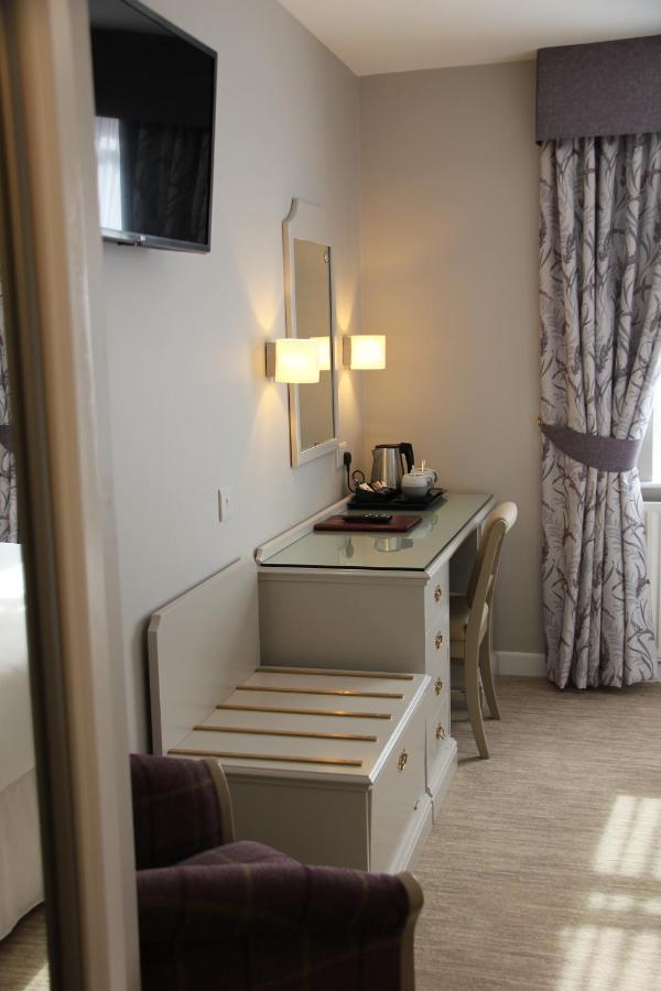 Centennial Hotel Cambridge  Bagian luar foto