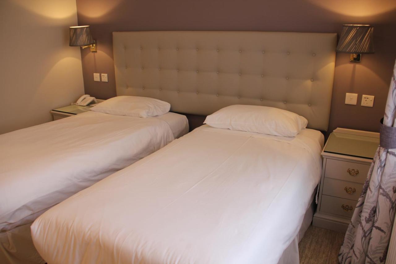 Centennial Hotel Cambridge  Bagian luar foto