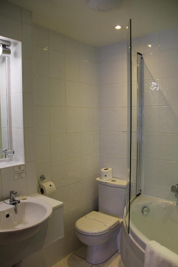 Centennial Hotel Cambridge  Bagian luar foto