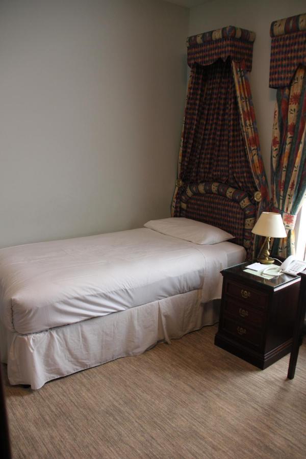 Centennial Hotel Cambridge  Bagian luar foto