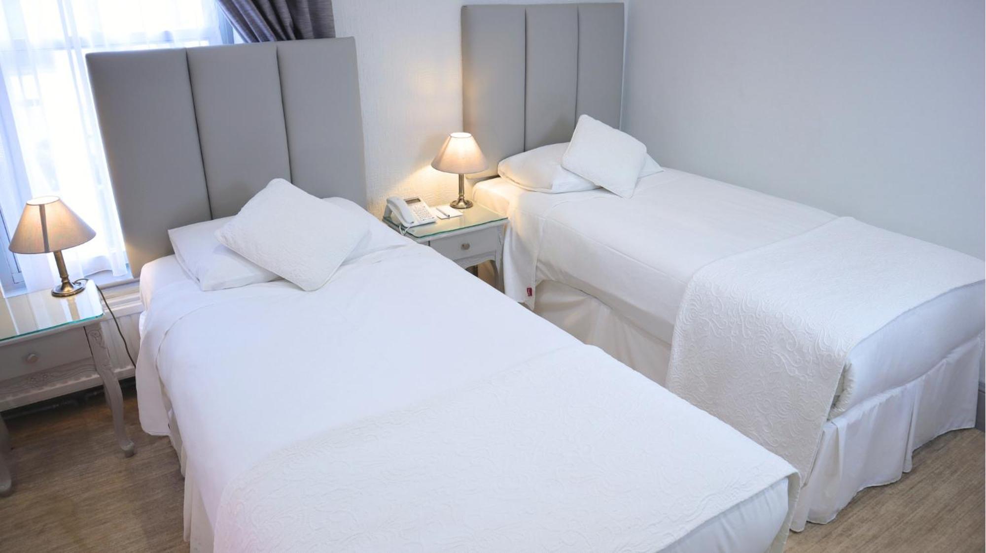 Centennial Hotel Cambridge  Bagian luar foto