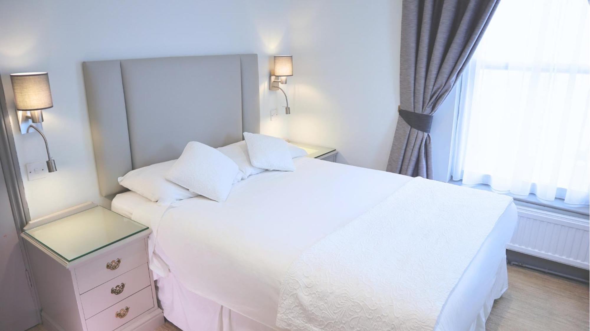 Centennial Hotel Cambridge  Bagian luar foto