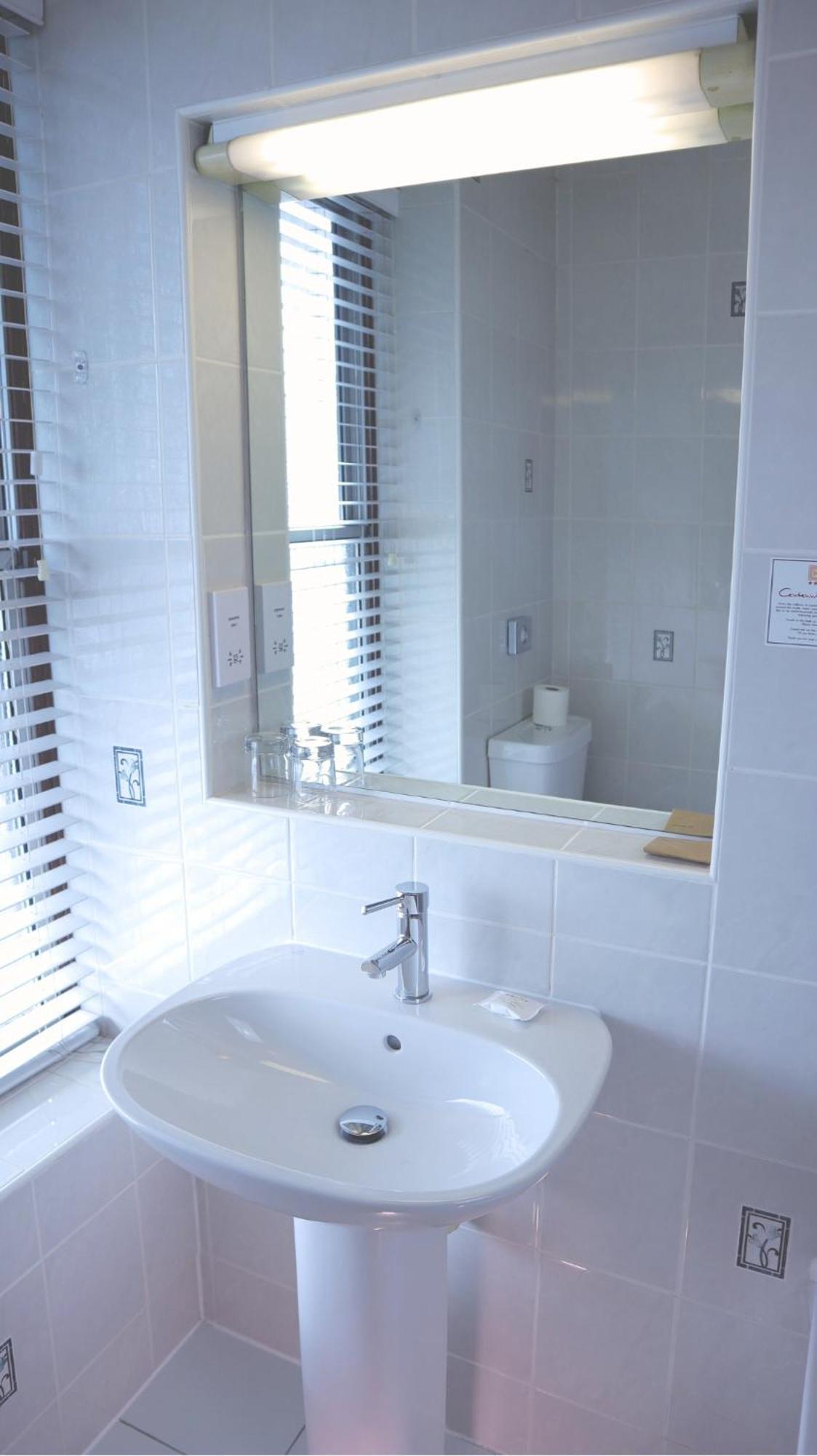 Centennial Hotel Cambridge  Bagian luar foto
